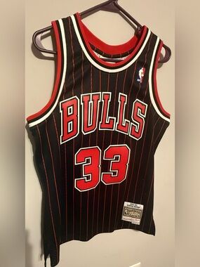 NWOT Mitchell Ness 95-96 Bulls Scottie Pippen 33 Hardwood Classics Jersey M